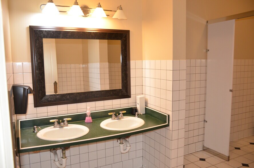 More Photos Of 11 Benton Ave E, Albia Restaurant For Sale