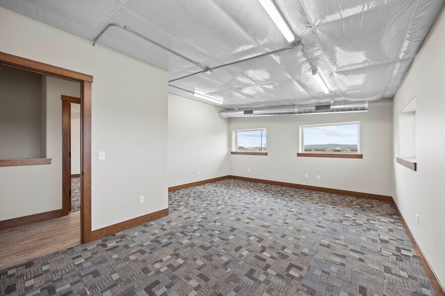 More Photos Of 3251 N Glade Rd, Pasco Warehouse For Lease
