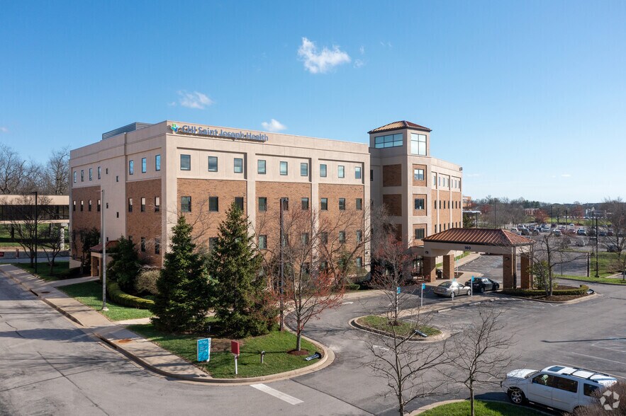 More Photos Of 160 N Eagle Creek Dr, Lexington Medical For Lease