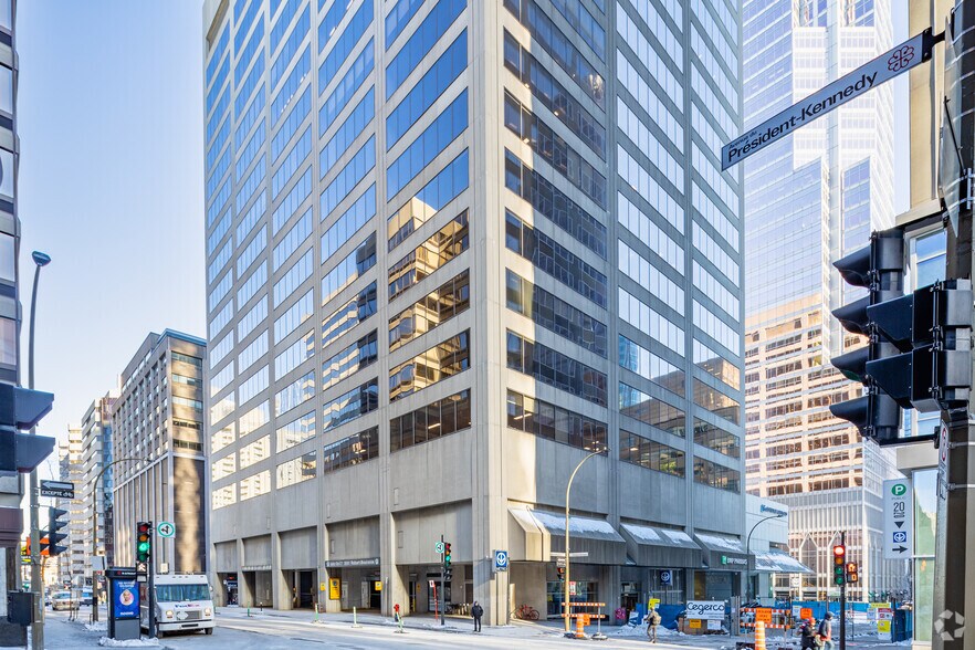 More Photos Of 2001 Boul Robert-Bourassa, Montréal Office Residential For Lease