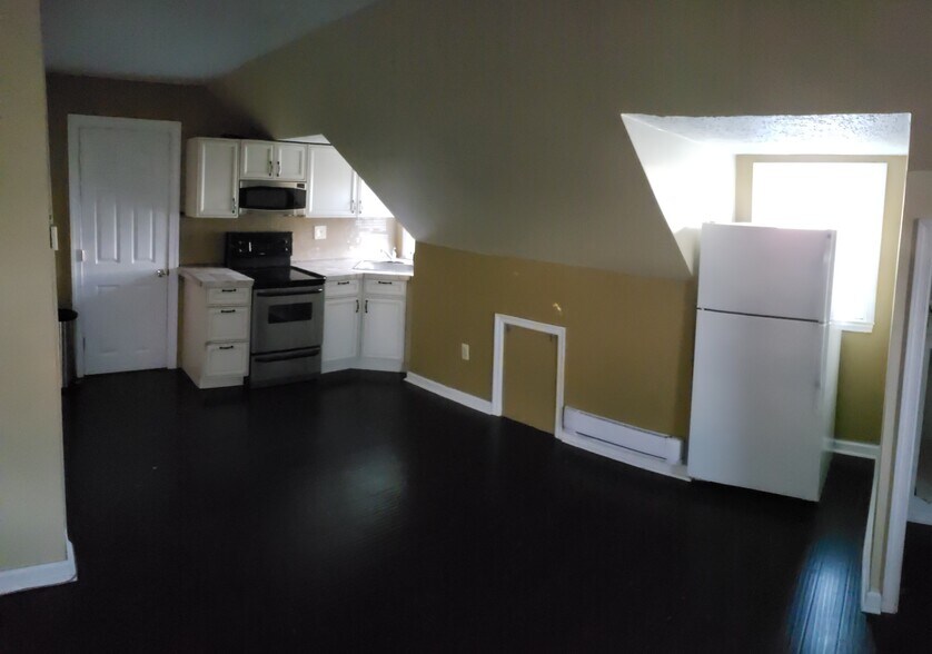 More Photos Of 1303 Veterans Hwy, Bristol Office For Sale