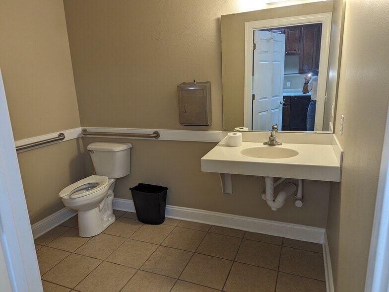 More Photos Of 2104 Delta Way, Tallahassee Office For Sale