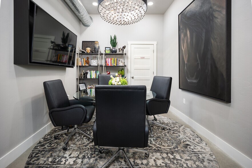 More Photos Of 101 W Apache St, Norman Office For Lease