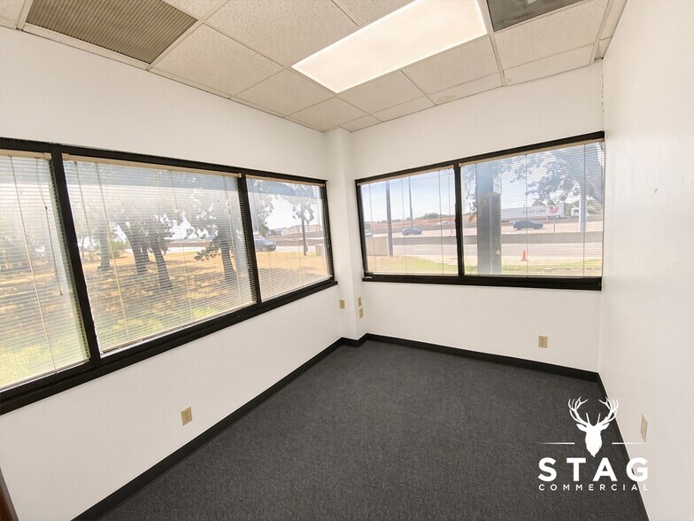 More Photos Of 3901 Airport Fwy, Bedford Office For Lease
