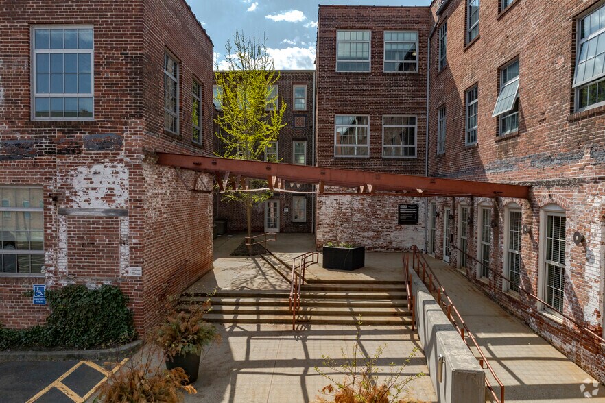 More Photos Of 18-24 Marshall St, Norwalk Office For Lease