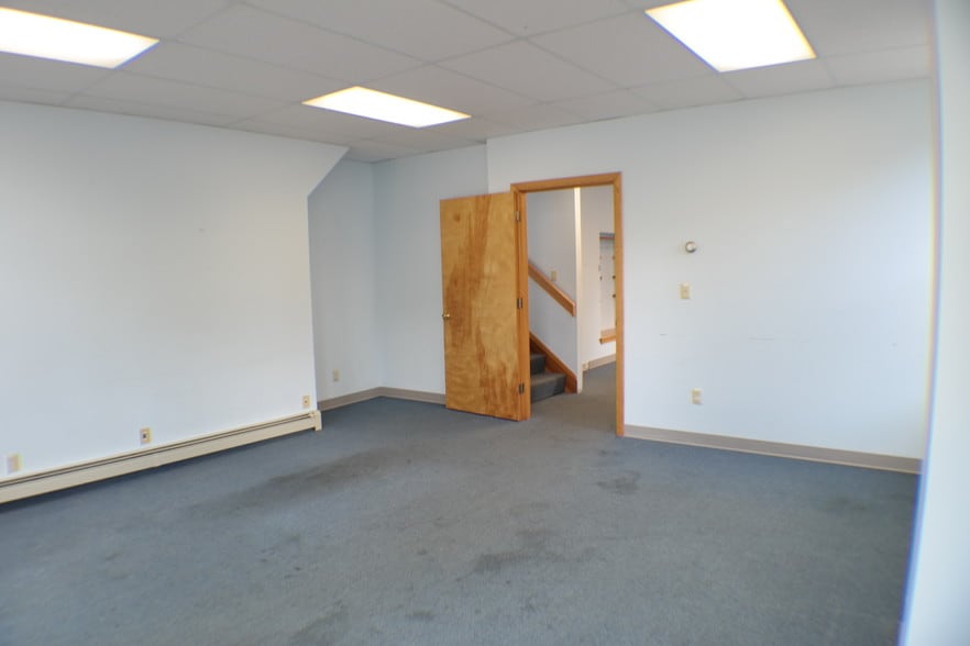 More Photos Of 117-123 Mill St, Orono Office Residential For Sale
