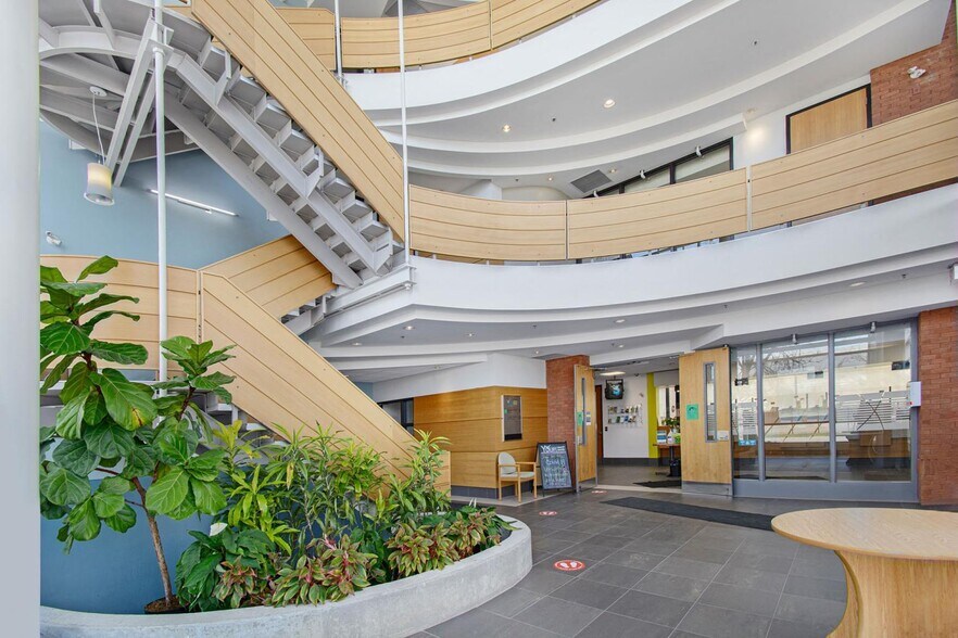 More Photos Of 14 Chamberlain Ave, Ottawa Office For Lease