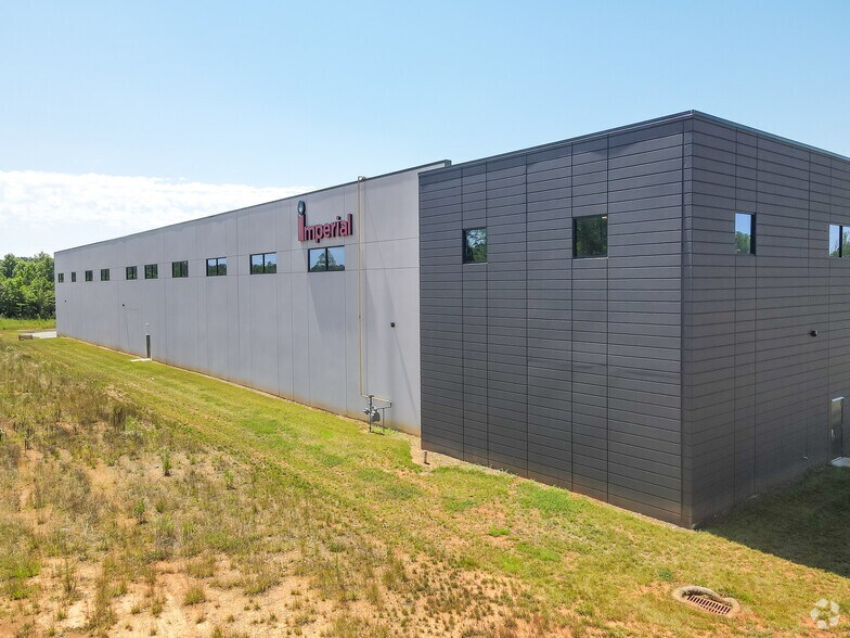 More Photos Of 101 Chamandy Dr, Salisbury Distribution For Sale