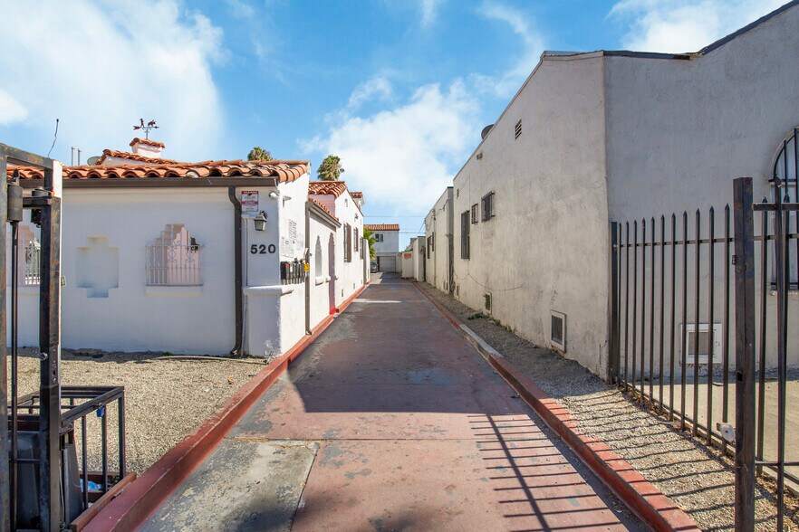 More Photos Of 520 W 82nd St, Los Angeles Apartments For Sale