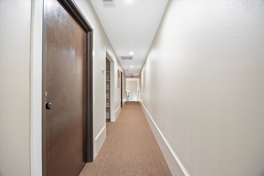 More Photos Of 208 S Bois D Arc St, Forney Storefront Retail Office For Lease