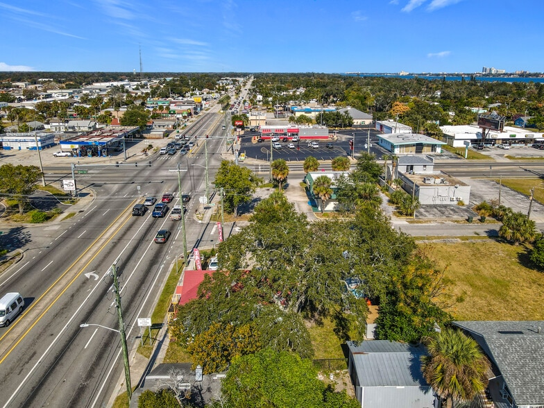 More Photos Of 825 N Ridgewood Ave, Daytona Beach Office Residential For Sale
