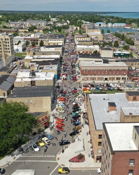 More Photos Of 5611 6th Ave, Kenosha Restaurant For Sale