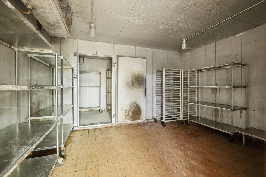 More Photos Of 143 Division St, Stevens Point Restaurant For Sale