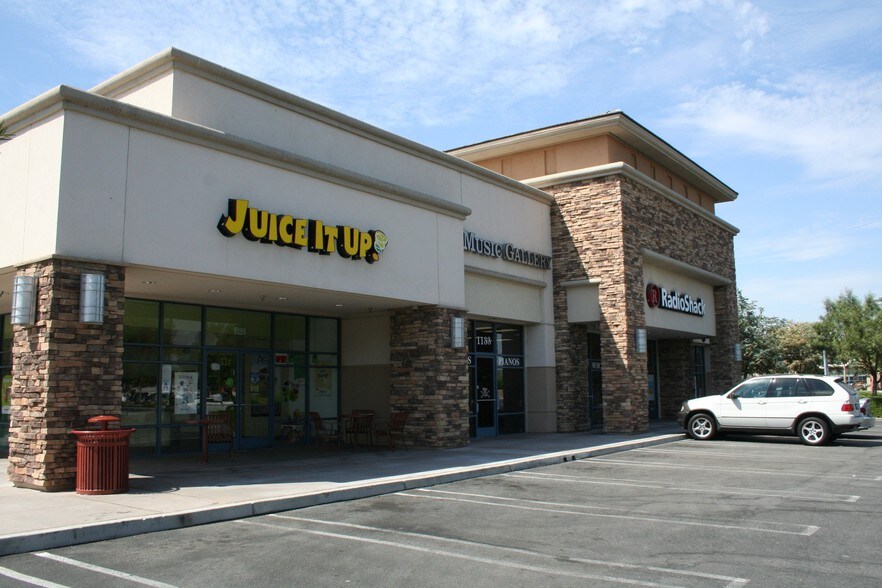 More Photos Of 1127-1135 S Sanderson Ave, Hemet Storefront Retail Office For Lease