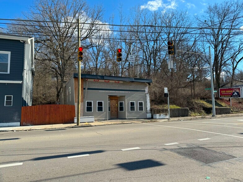 More Photos Of 1664 Frederick Ave, Cincinnati Freestanding For Sale