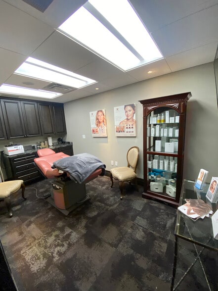 More Photos Of 424 Waterloo St, London Medical For Sale