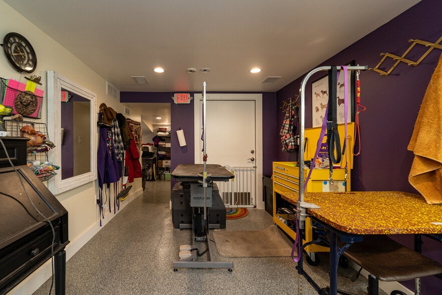 More Photos Of 12167 Lee Hwy, Sperryville Veterinarian Kennel For Sale