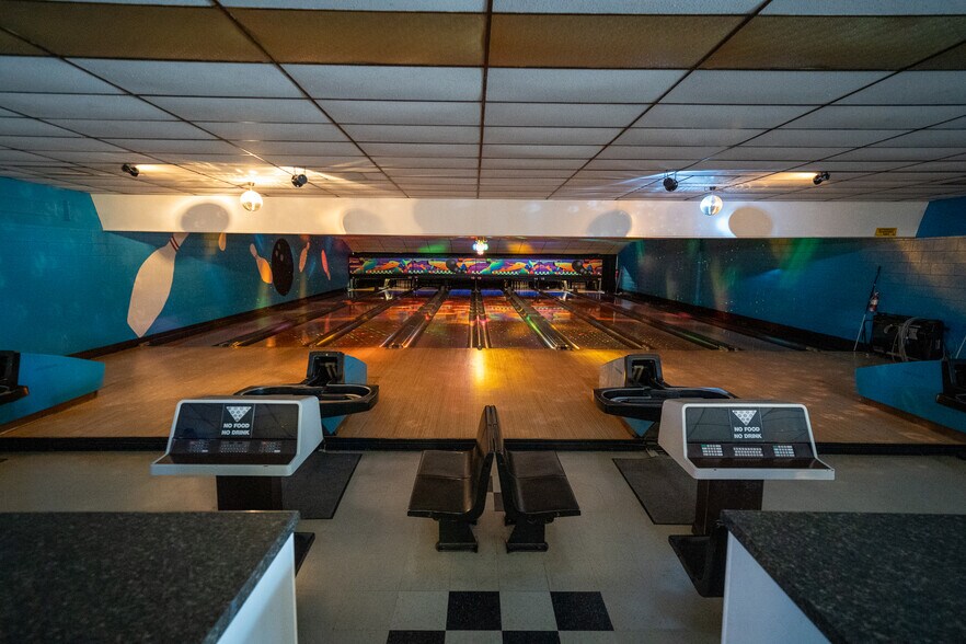 More Photos Of 675 Grant St, Winneconne Bowling Alley For Sale