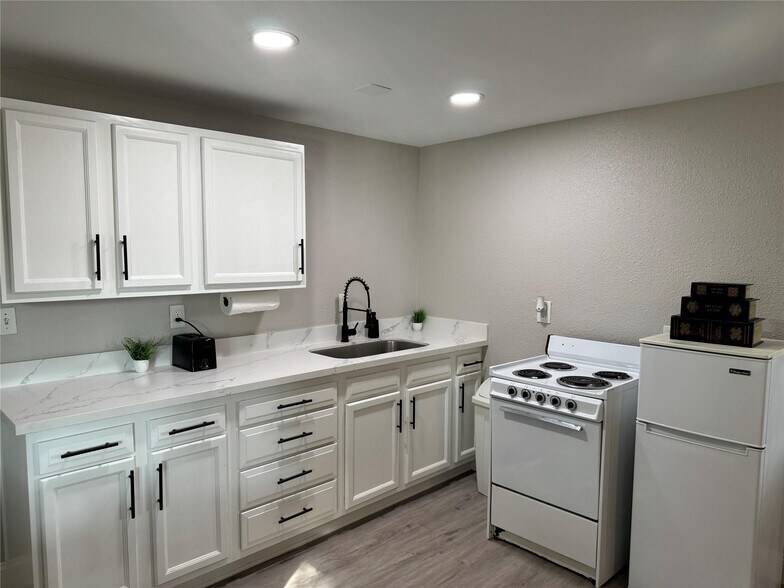 More Photos Of 5202 County Road 469, Brazoria Apartments For Sale