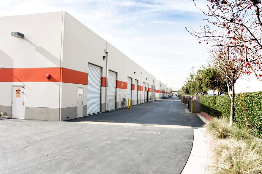 More Photos Of 12711 Ramona Blvd, Baldwin Park Warehouse For Lease