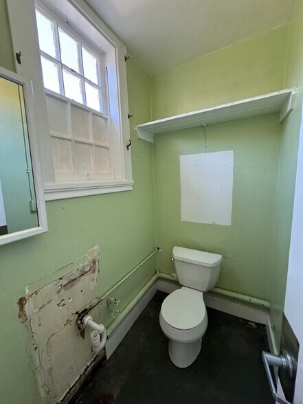 More Photos Of 629-639 S B St, San Mateo Storefront For Lease