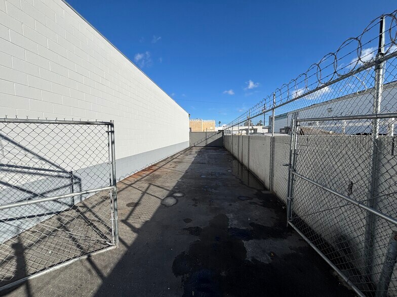 More Photos Of 1428 W South Central Park Ave, Anaheim Warehouse For Lease