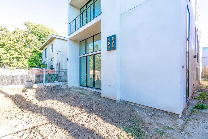 More Photos Of 506 Westminster Ave, Venice Apartments For Sale