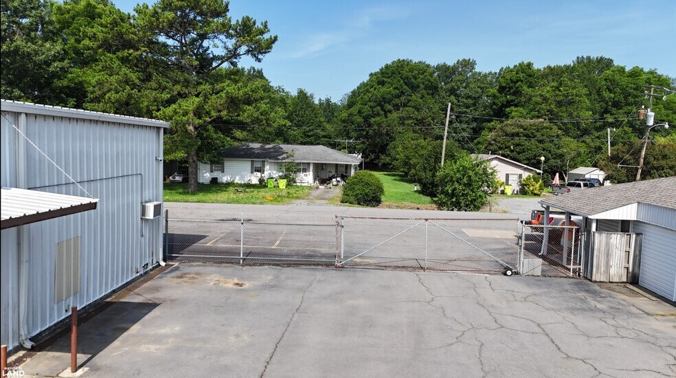 More Photos Of 1701 S Timber St, Stuttgart Office Residential For Sale