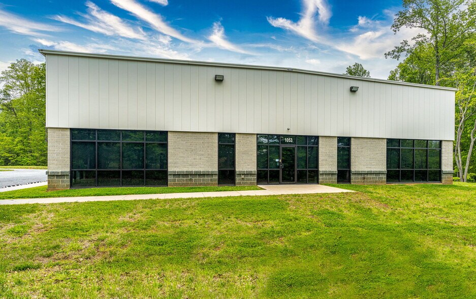 Primary Photo Of 1053 E London Park Dr, Forest Service For Lease