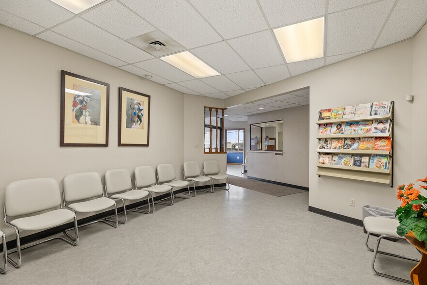 More Photos Of 2050 W Fourth St, Mansfield Medical For Lease
