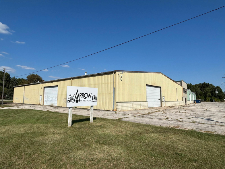 More Photos Of 1312 Westwood Dr, Elkhart Manufacturing For Sale