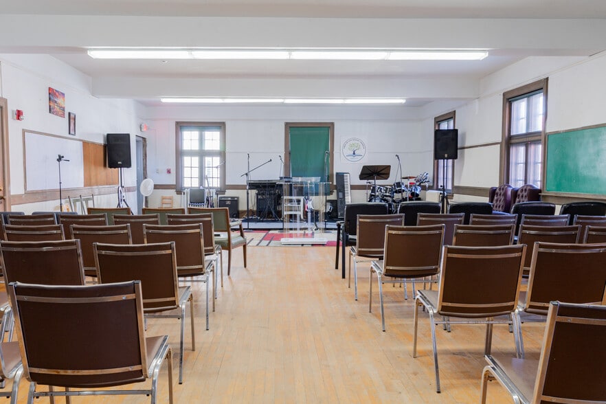 More Photos Of 156 High St, Portland Specialty For Sale