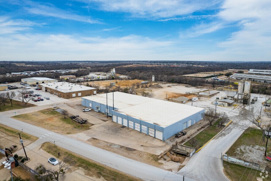 More Photos Of 5900 Old Hemphill Rd, Fort Worth Distribution For Sale