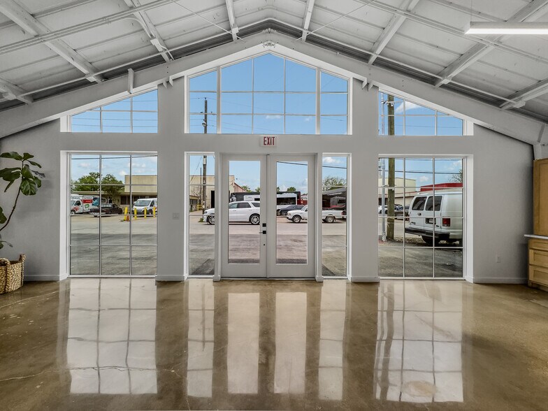 More Photos Of 2330 Langford St, Dallas Storefront For Sale