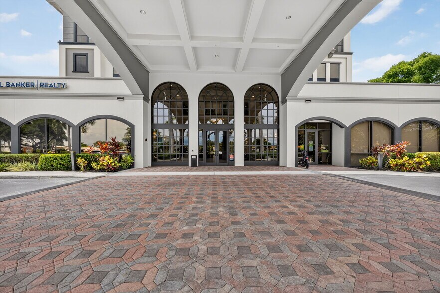 More Photos Of 4851 Tamiami Trl N, Naples Office For Lease