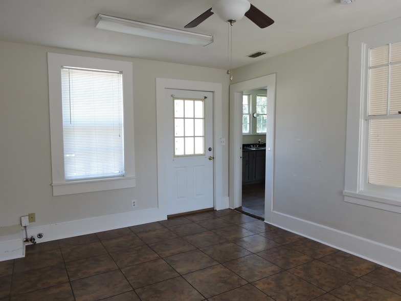 More Photos Of 2216 Mahan Dr, Tallahassee Office Residential For Sale