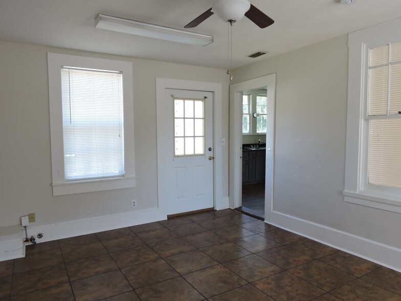 More Photos Of 2218 Mahan Dr, Tallahassee Office Residential For Sale