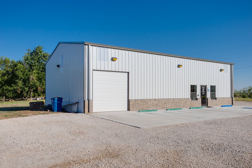 More Photos Of 1725 NE 16th St, Newcastle Warehouse For Sale