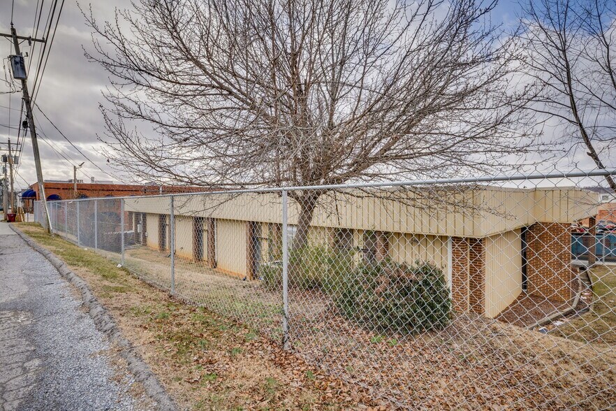 More Photos Of 311 W Walnut St, Johnson City Office For Sale