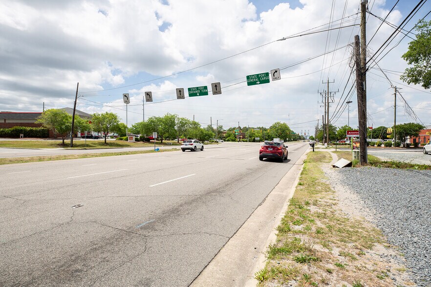 More Photos Of 511 Shipyard Blvd, Wilmington Office For Sale