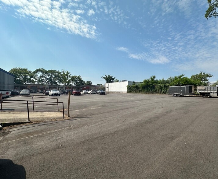 More Photos Of 10101 Avenue D, Brooklyn Distribution For Lease