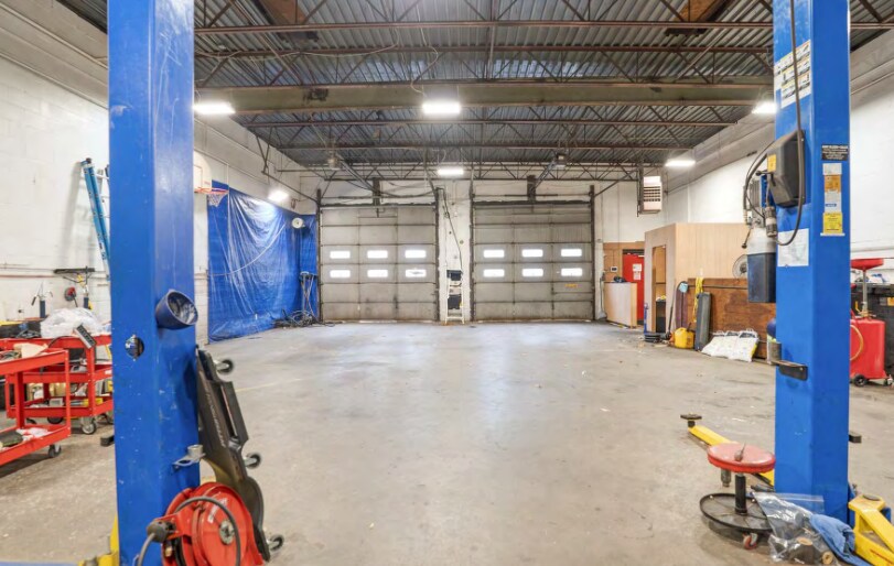 More Photos Of 779 Woburn St, Wilmington Auto Repair For Lease