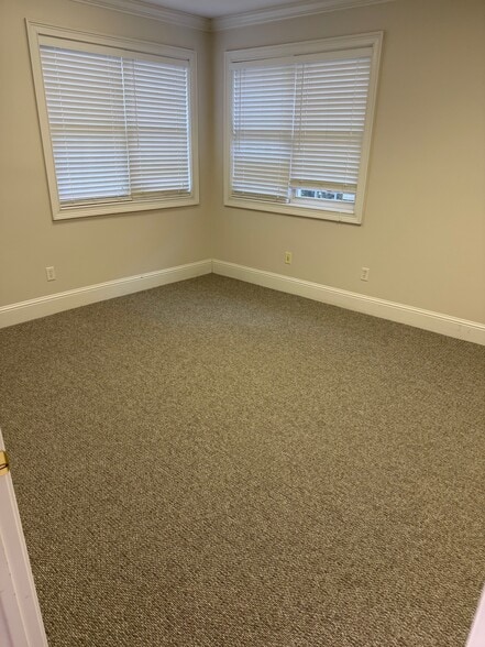 More Photos Of 327 Dahlonega St, Cumming Office For Lease