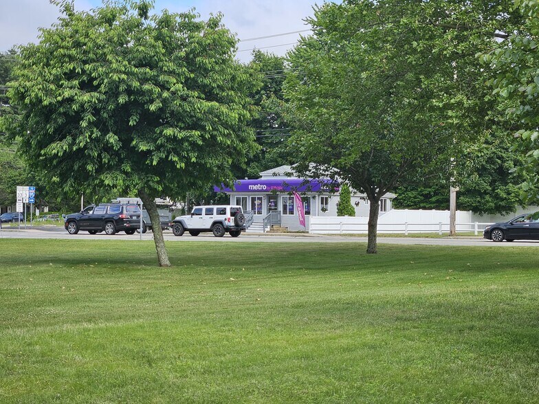 Primary Photo Of 722 Tiogue Ave, Coventry Freestanding For Sale