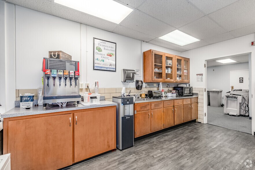 More Photos Of 5000 Letterkenny Rd, Chambersburg Office For Lease