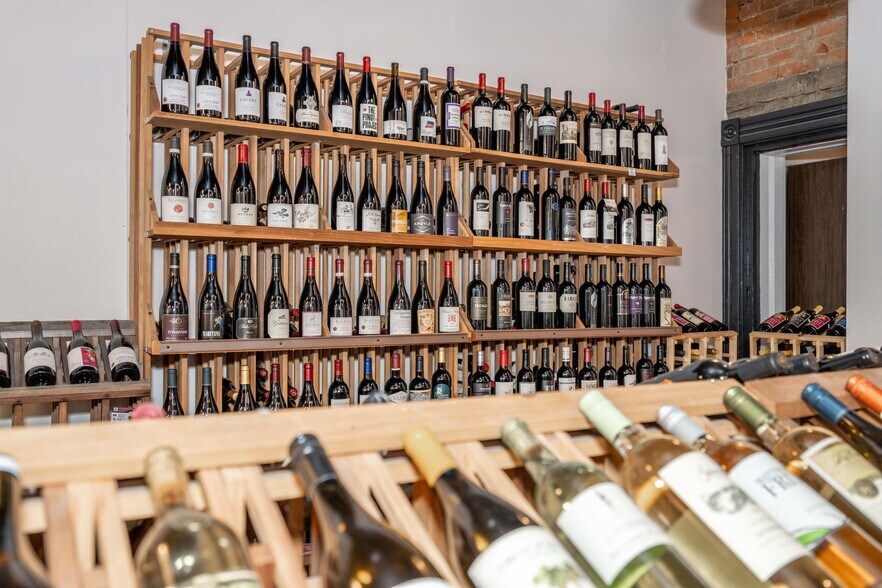 More Photos Of 2015 Madison rd, Cincinnati Storefront Retail Residential For Lease