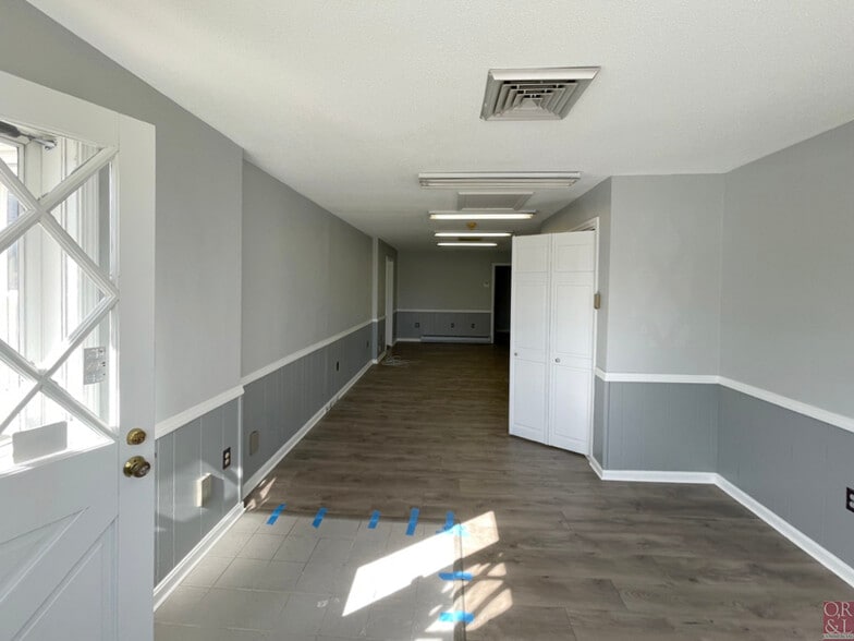 More Photos Of 107 Main St, Hebron Medical For Lease