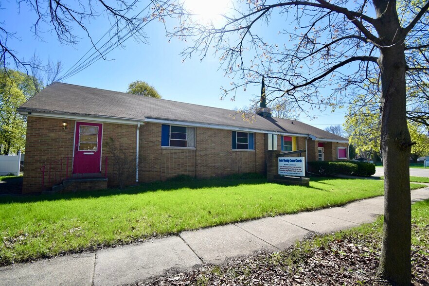 More Photos Of 818 N Jenison Ave, Lansing Religious Facility For Sale