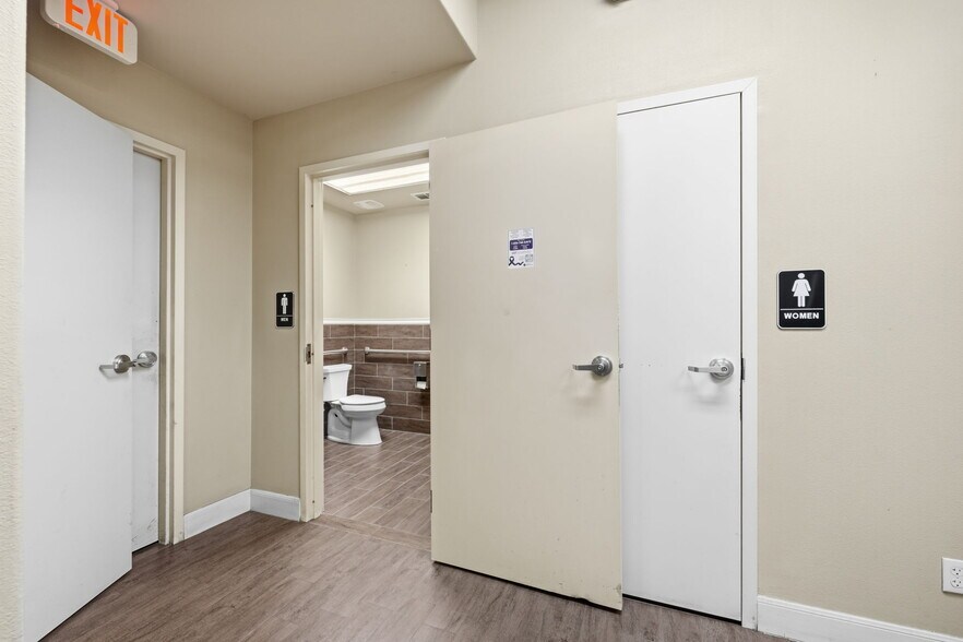 More Photos Of 5407 Interstate 35 Access Rd, San Antonio Land For Lease