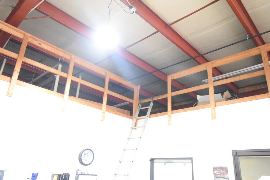 More Photos Of 300 Washington St, Rensselaer Auto Repair For Sale